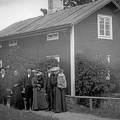 Per-Ers Backe, N Runnbergsvägen 8. År 1906, familjen Åhlström framför huset. Vägen till Malbacken passerade då framför huset.